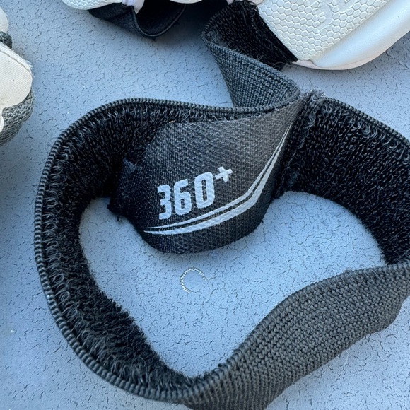 STX Stallion 300 white elbow pads with 360+ Velcro wraps - Picture 6 of 7